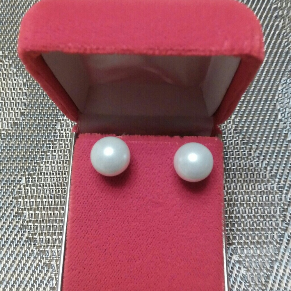 Sold - New Pearl  925 Silver Stud Earrings - Picture 4 of 4